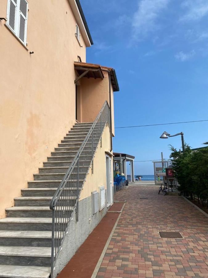 Residence Riviera Albenga Exteriör bild
