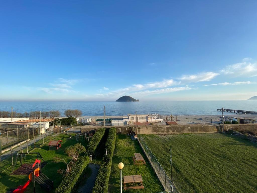 Residence Riviera Albenga Exteriör bild