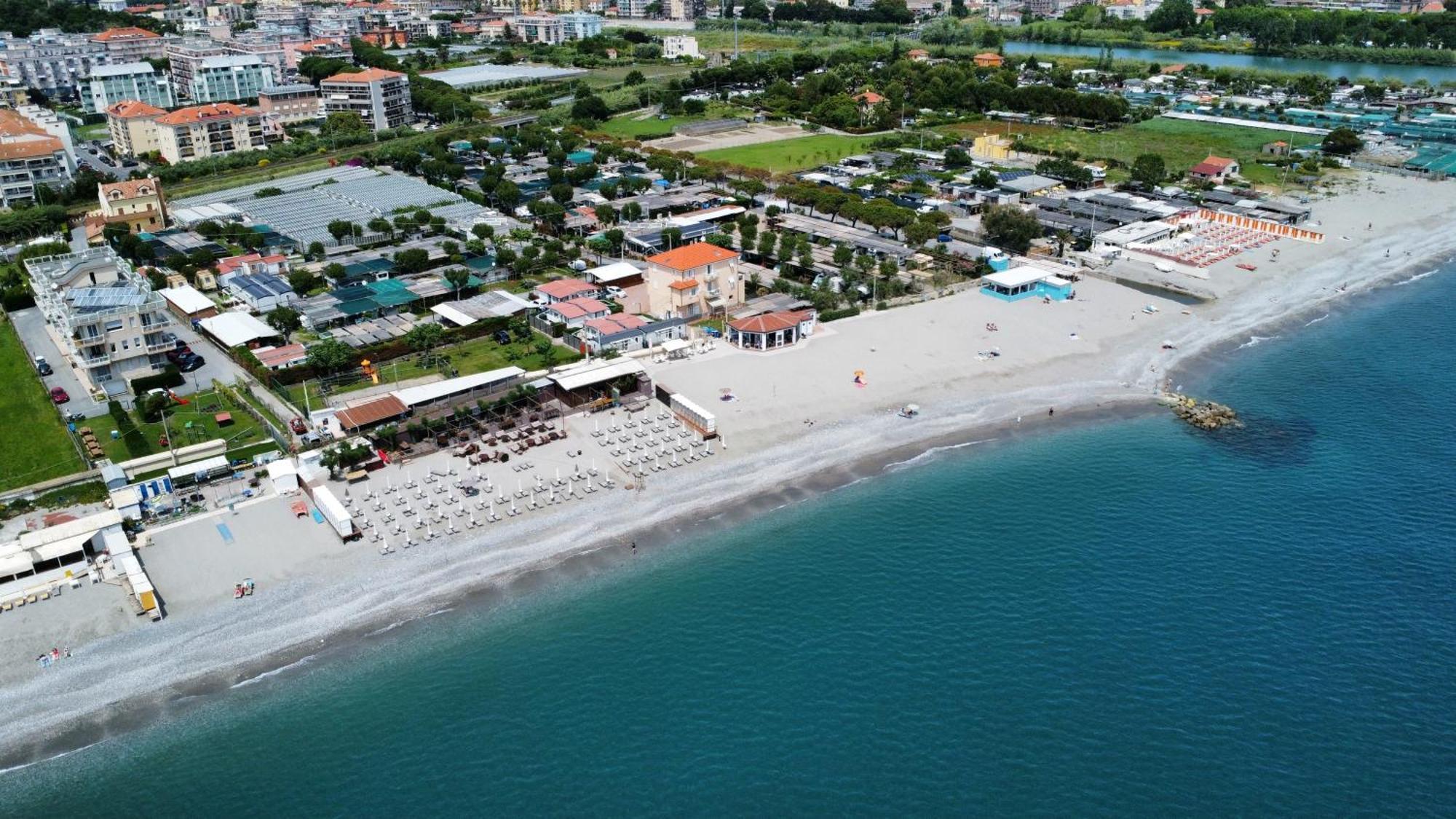 Residence Riviera Albenga Exteriör bild