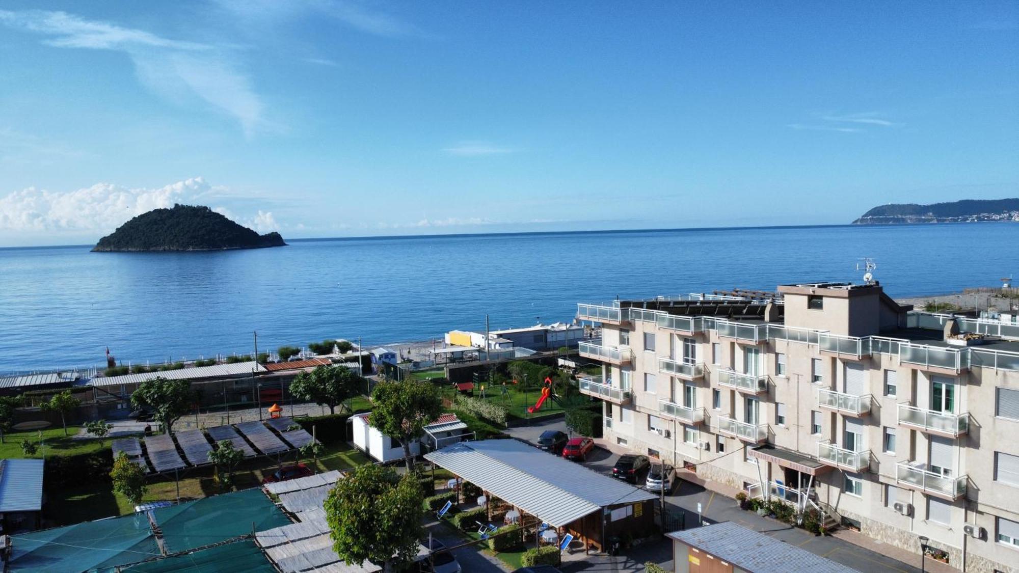 Residence Riviera Albenga Exteriör bild